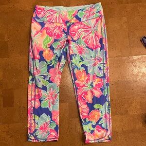 Lily Pulitzer gently used Floral Print capri Leggings size L